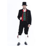 Voss-med-jakke-og-hat-front-Solhjell-jpg-flash_frame610_x_610